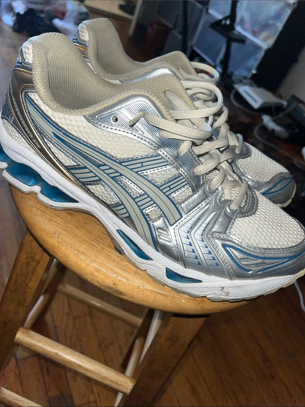 Men’s ASICS sz 9